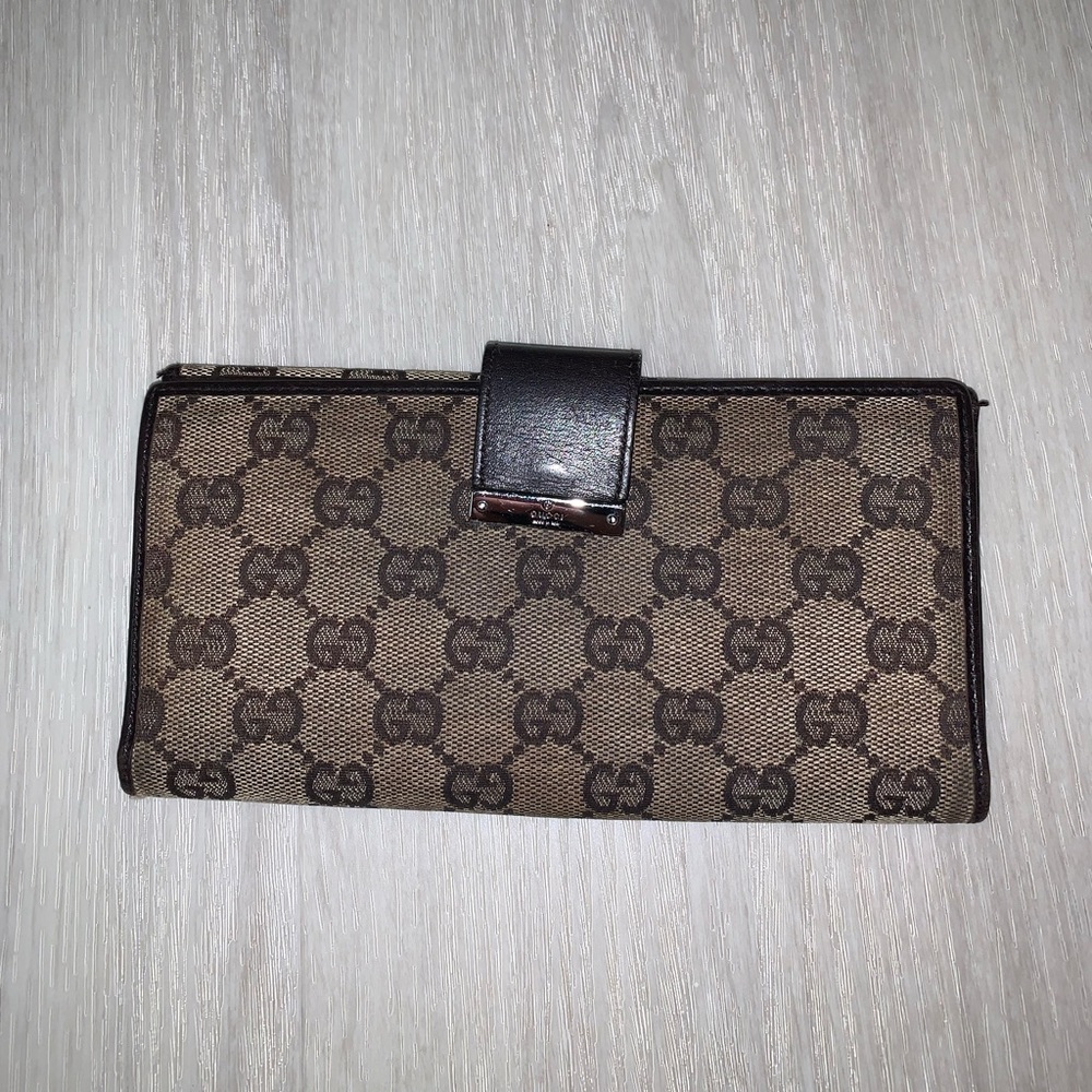 VINTAGE AUTH GUCCI WALLET